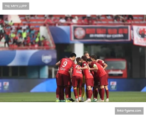 浙江队米特里策三助攻却染红离场，情绪管理成隐患